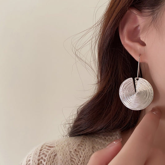 【🎁 B2G1｜先行スタート！】【グッズ】フレンチ高級感不規則ラウンドメタルピアス ミニマル港風レトロクールアクセ