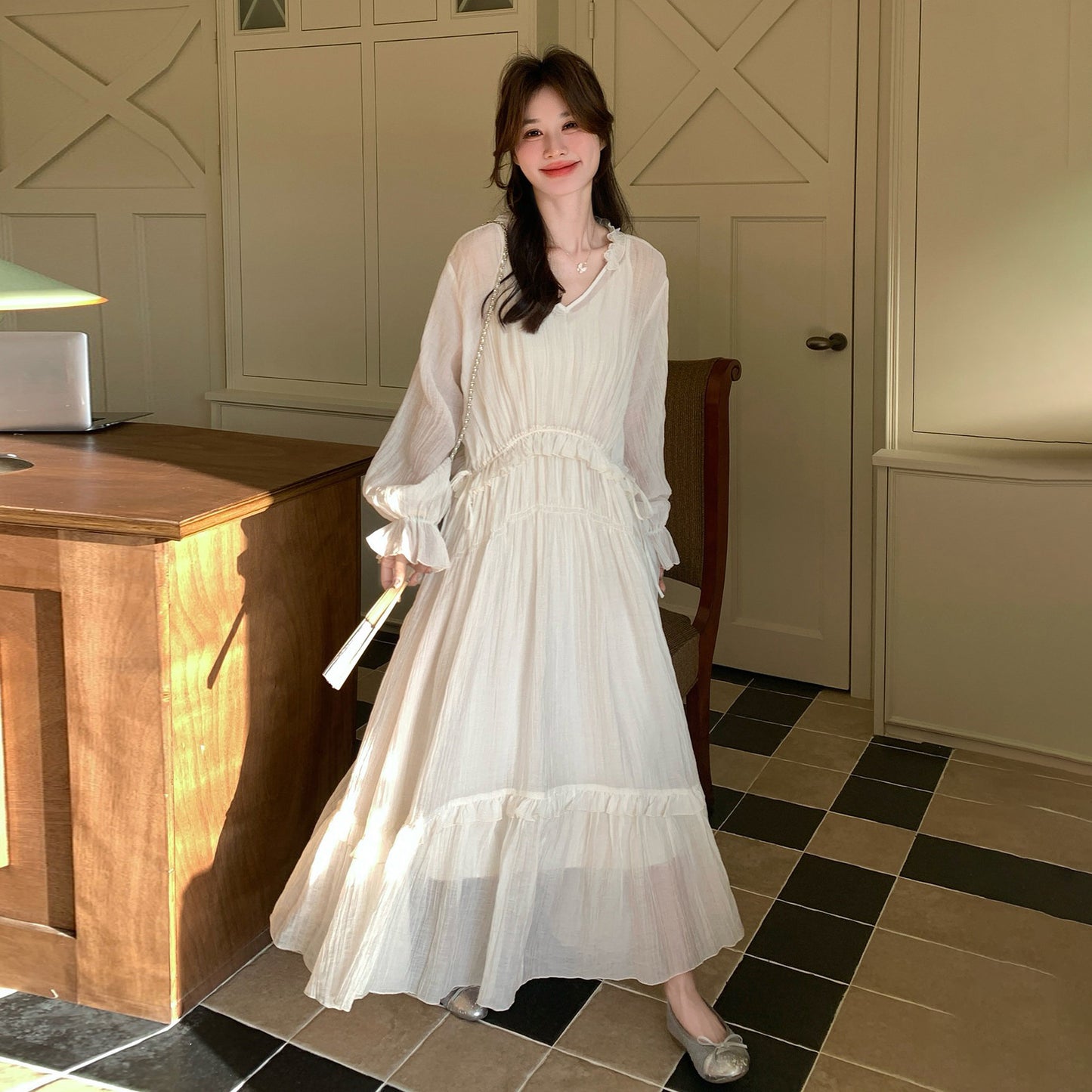 【ワンピース】大人可愛い パフスリーブ ロングワンピース 着痩せシルエットで、特別な日のデートや旅行に馴染む上品な一枚。【JZシリーズ】