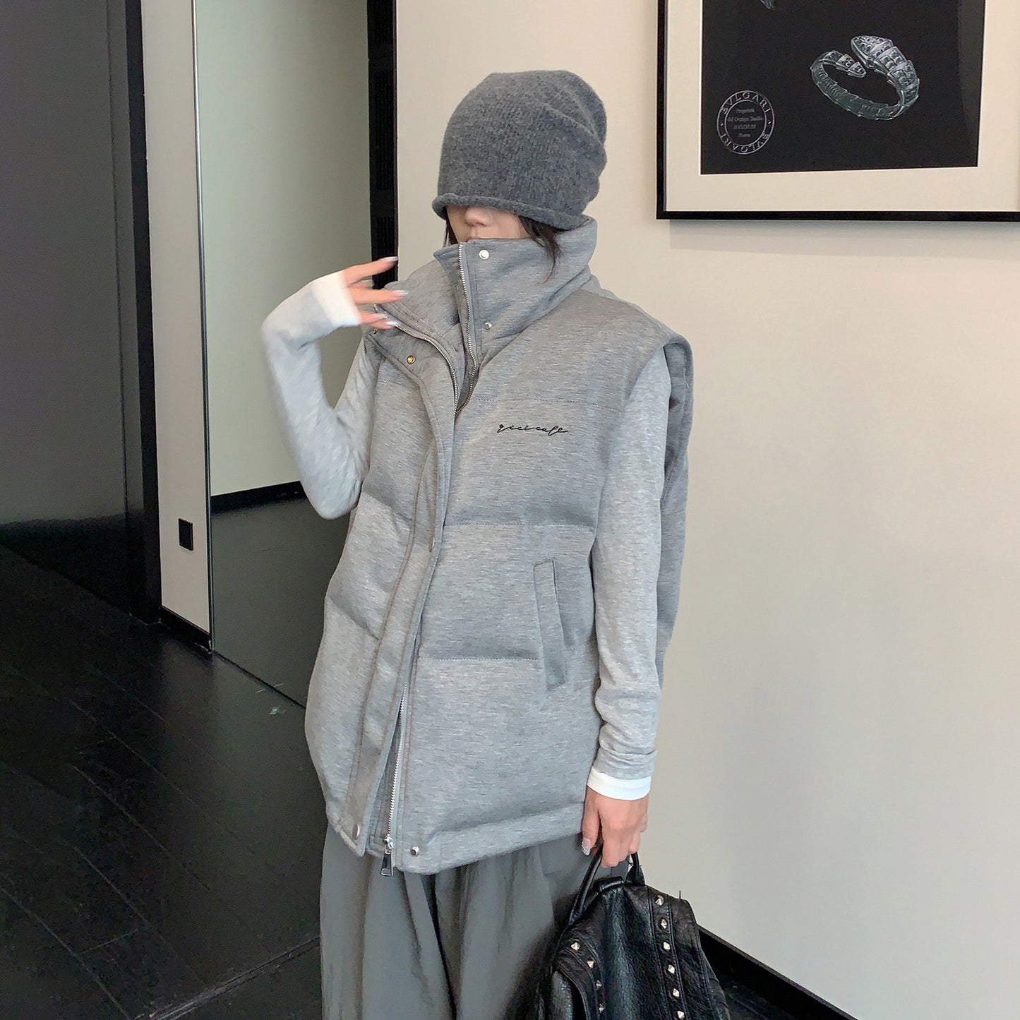 【トップス】ミニマルデザイン 刺繍中綿ベスト レディース 厚手で上品な雰囲気【FCシリーズ】