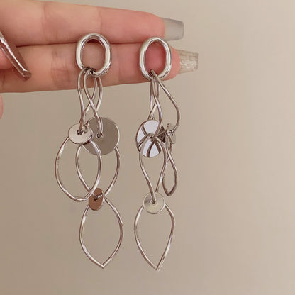 【🎁 B2G1｜先行スタート！】【グッズ】フレンチレトロ透かし彫りピアス/イヤリング 冷淡系で高見え 小顔効果抜群の個性派アクセ