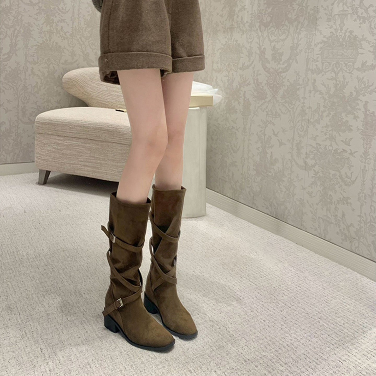 【シューズ】美脚効果 尖丸トゥ クロスベルト 太ヒール ミドルブーツ