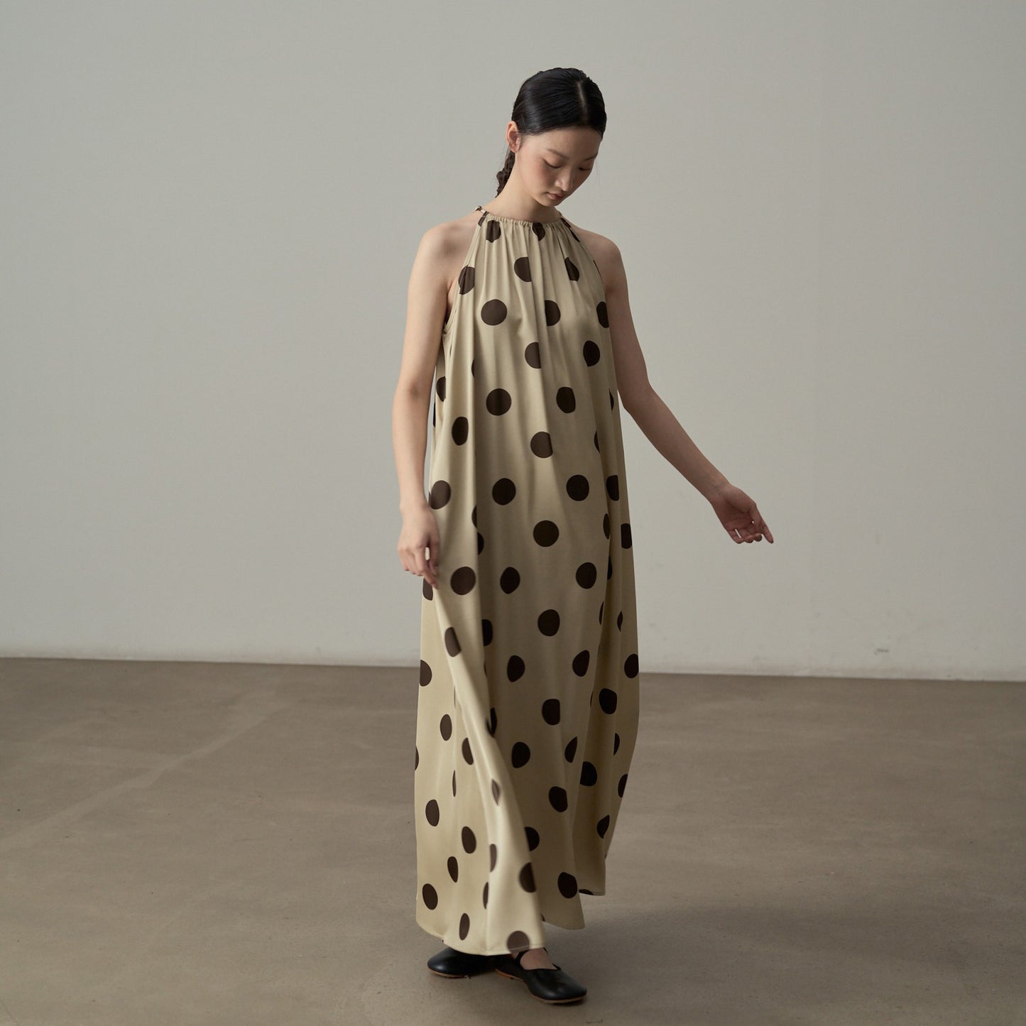 【ワンピース】レトロ リゾート風 ドット柄プリント ノースリーブワンピース レディース ゆったりスリム見え ミディ丈 ロングドレス【SHシリーズ】