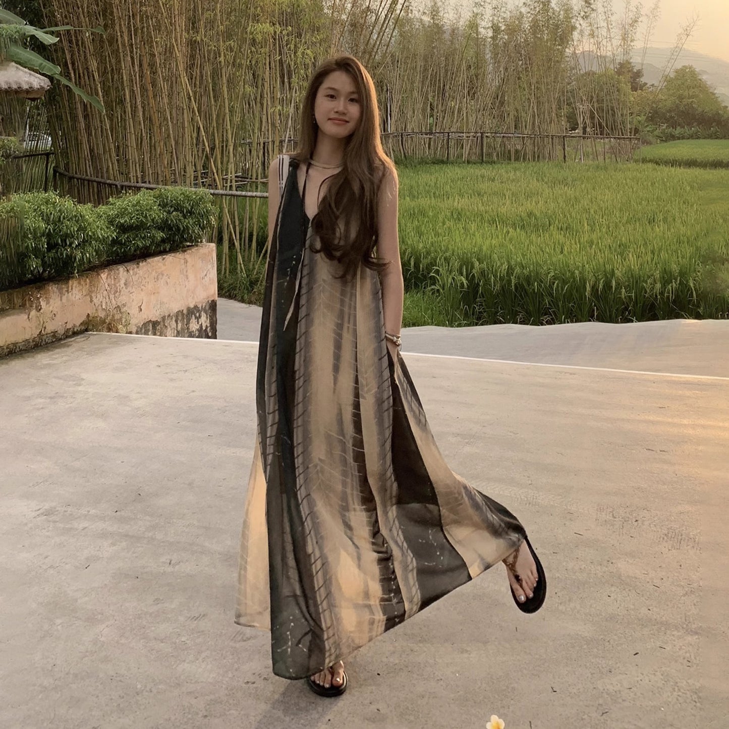 【ワンピース】アートプリント × デザイン感のある 夏用ノースリーブ Vネック タンクトップ風ロングワンピース【SHシリーズ】