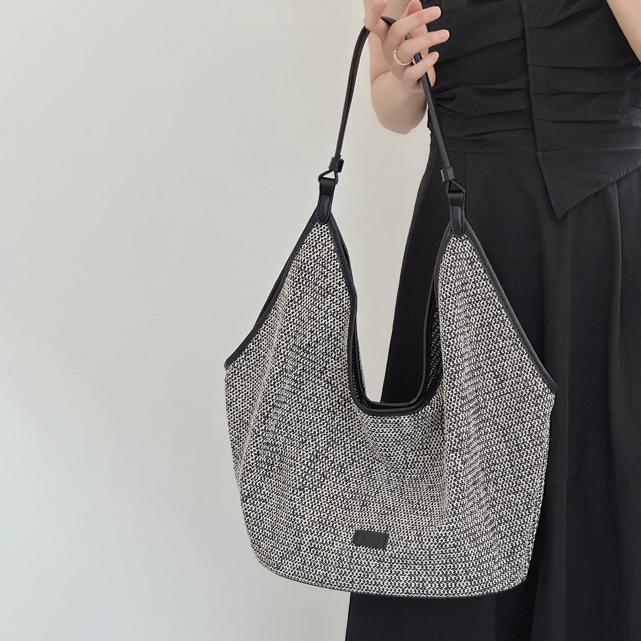 【バッグ】夏 編みバッグ 大容量 リゾート風 トートバッグ 通勤にも使える ショルダーバッグ