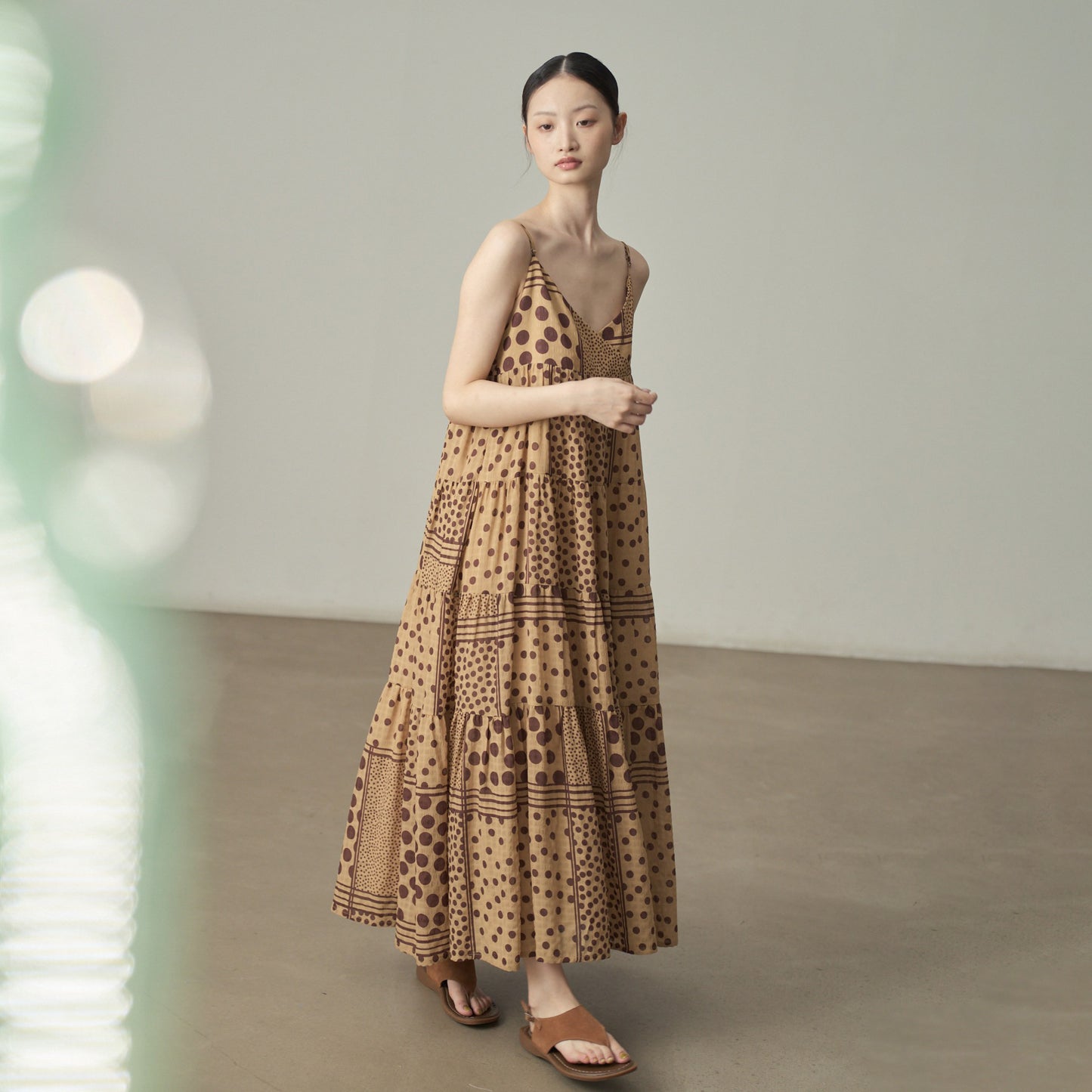 【ワンピース】ワンピース レディース ドット柄 キャミワンピース ティアード ロング丈 ノースリーブ ゆったり リゾート風【JZシリーズ】【10～15日内発送】