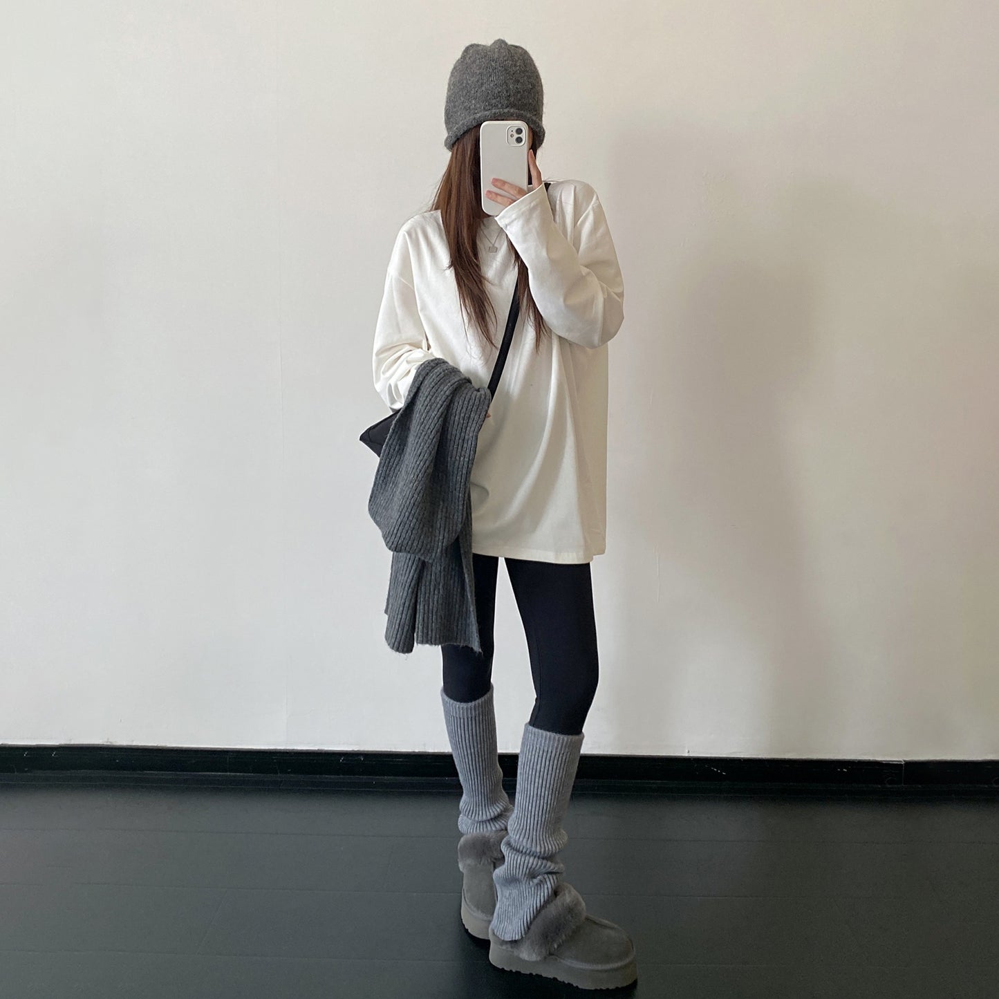 【トップス】ミニマル 無地 長袖 Tシャツ ゆったり レディース 秋冬 丸首 インナー 重ね着用【FCシリーズ】