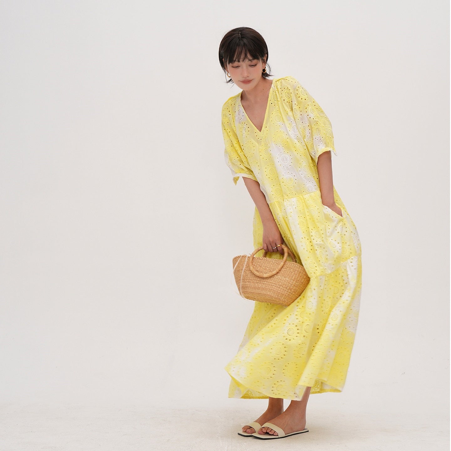 【ワンピース】【15～18日内発送】夏 Vネック 刺繍 透かし彫り 半袖 ワンピース 【JZシリーズ】