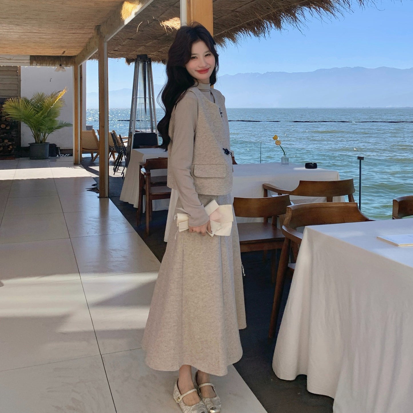 3点セット！【セットアップ】リラックス風 ハイネック 上下セット 2026春新作 レディース ベスト＋インナー＋ミニスカート 上品【JZシリーズ】