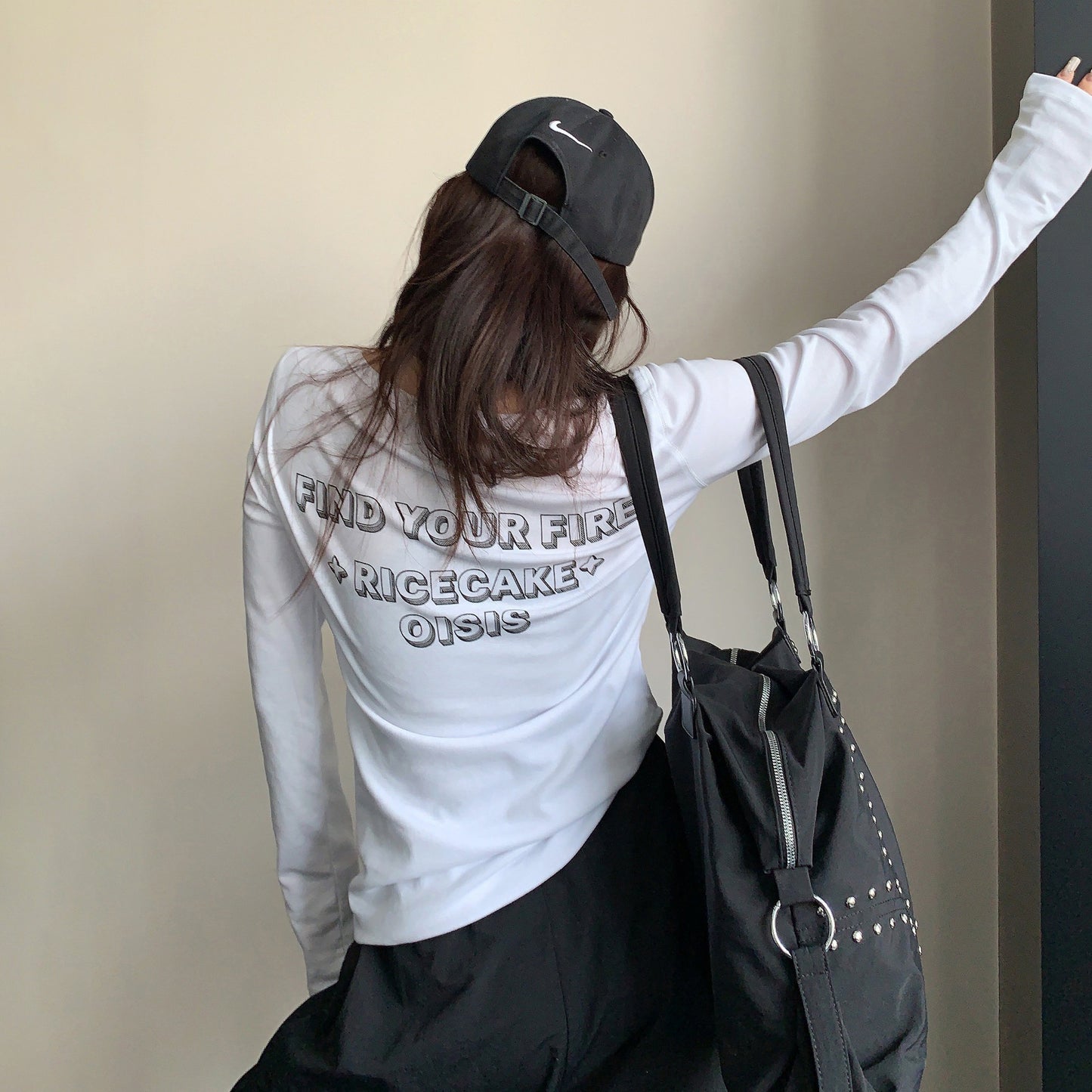【トップス】ミニマルデザイン長袖Tシャツ レディース スリムシルエット 薄手 カットソー【FCシリーズ】