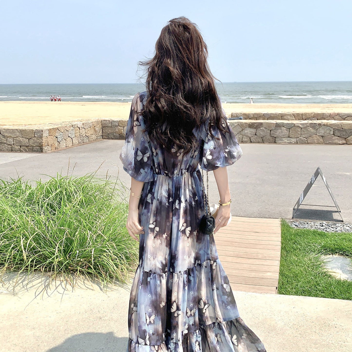 【ワンピース】リゾート風 ロマンティック 蝶々プリント Vネック 半袖ワンピース 高見え バルーンスリーブ サマードレス【SHシリーズ】