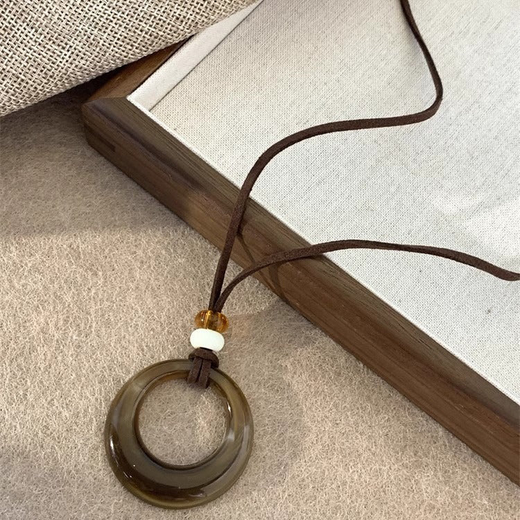 【🎁 B2G1｜先行スタート！】【グッズ】レトロ 樹脂ネックレス レディース ロング タッセル ニットチェーン 高級感 着回しやすい チョーカーネックレス