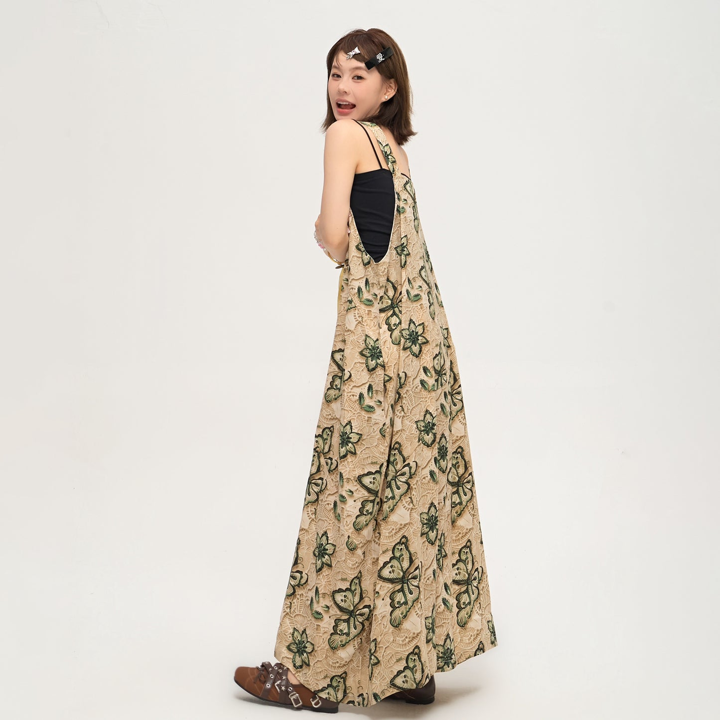 【ボトムス】ゆったりルーズ感 オーバーサイズ Vネック オールインワン 夏新作 バタフライプリント サロペット【SHシリーズ】