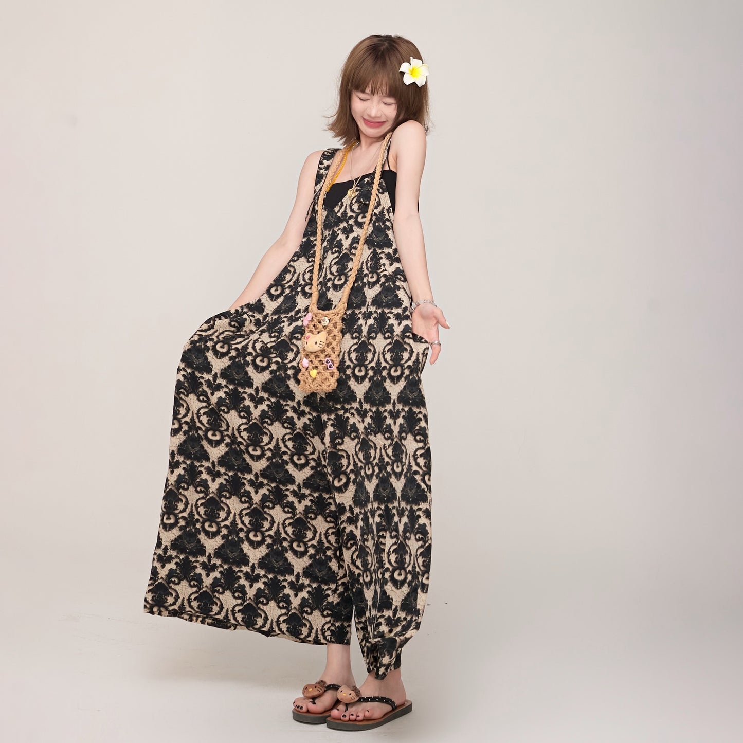 【ボトムス】ゆったりルーズ感 Vネックサロペット 夏新作 エンボスジャガード ワイドパンツオールインワン【SHシリーズ】