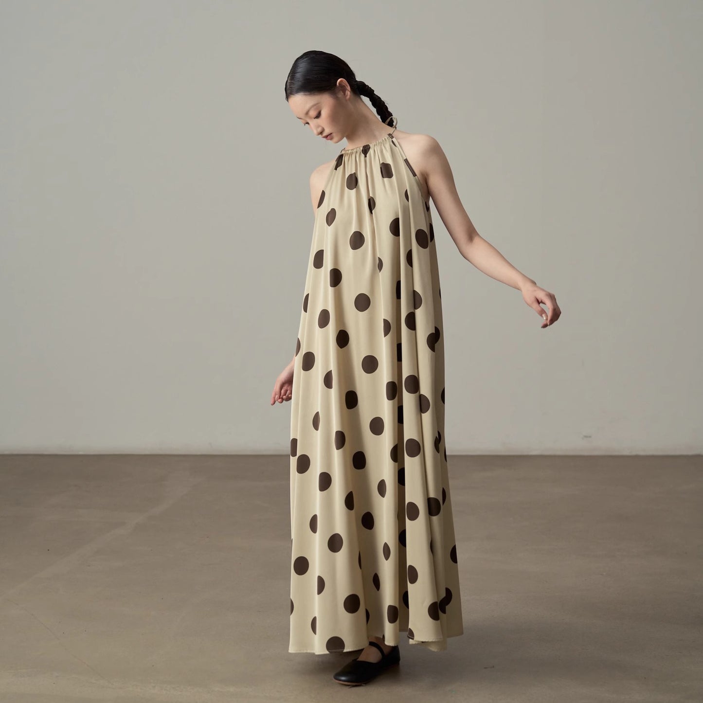 【ワンピース】レトロ リゾート風 ドット柄プリント ノースリーブワンピース レディース ゆったりスリム見え ミディ丈 ロングドレス【SHシリーズ】