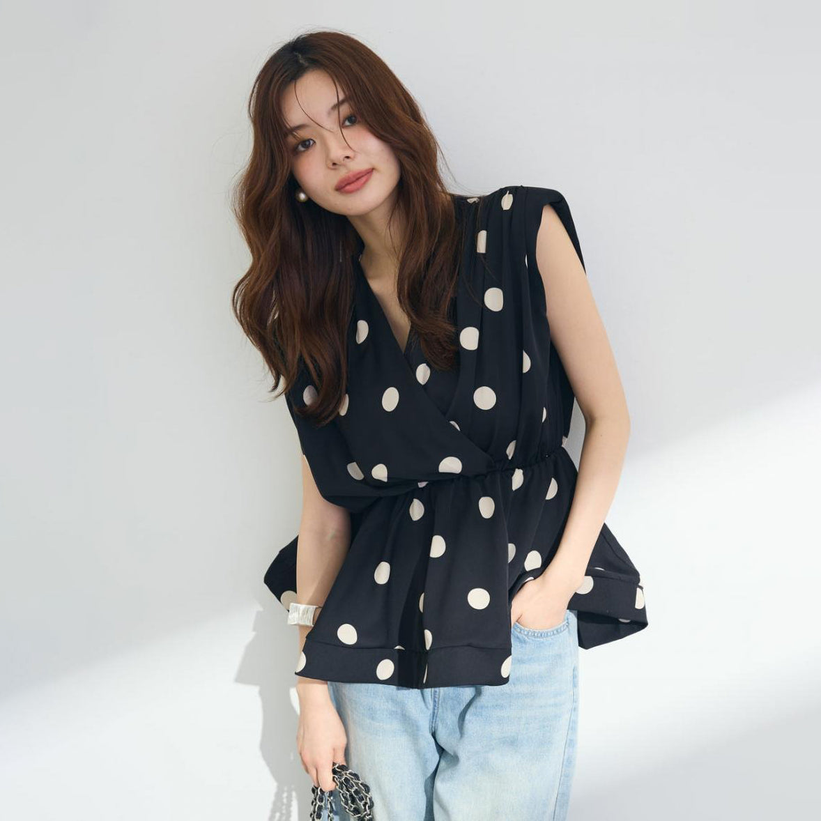 【トップス】ストライプ風 Vネック ノースリーブ ドット柄 ウエストマーク Tシャツ レディース きれいめ 若見え こなれ感【JZシリーズ】