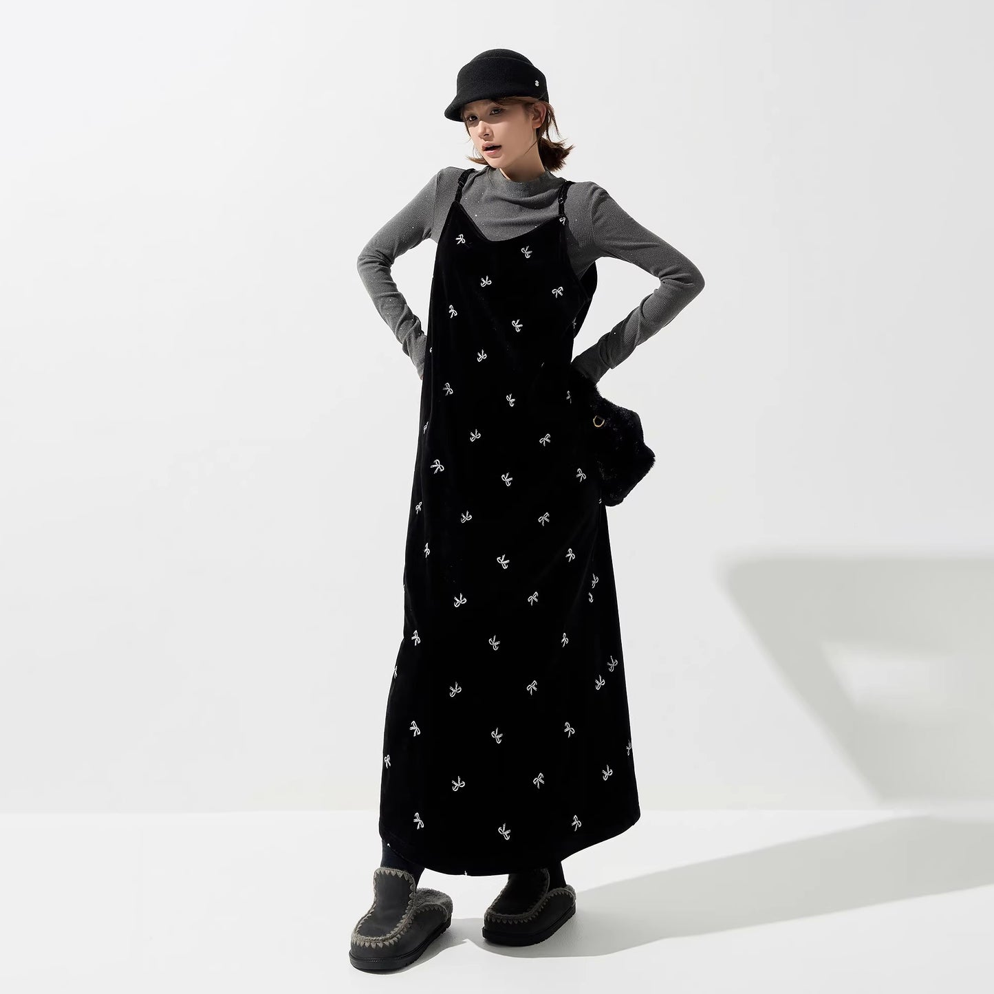 【ワンピース】ベロア刺繍 Vネック ノースリーブ ワンピース レディース 秋冬 韓国風 厚手 Aライン ロング丈【SHシリーズ】