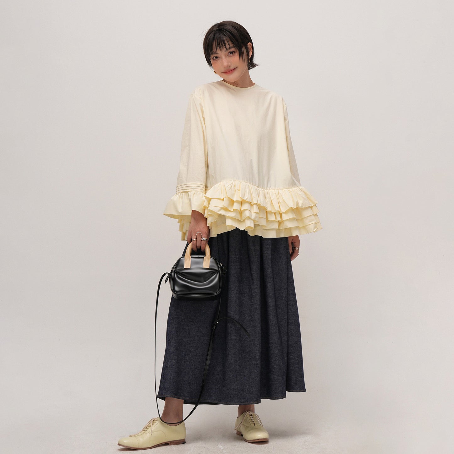 【トップス】無地 フリル ブラウス シャツ レディース ゆったり 体型カバー 大きいサイズ ミディアム丈 長袖 シャツ デザイン感 トップス【JZシリーズ】