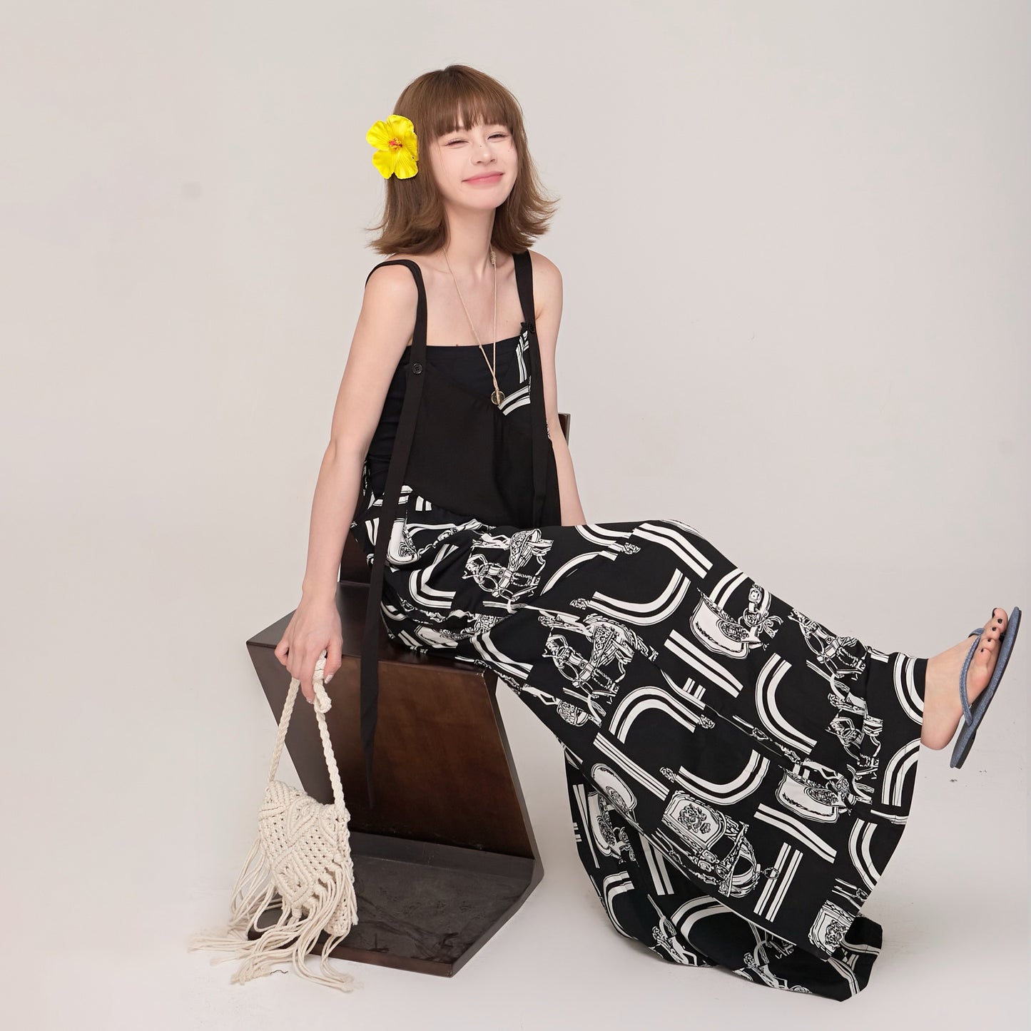 【ボトムス】ミュージックムード漂う Vネックサロペット ゆったりオーバーサイズ 春夏新作 ワイドパンツオールインワン【SHシリーズ】