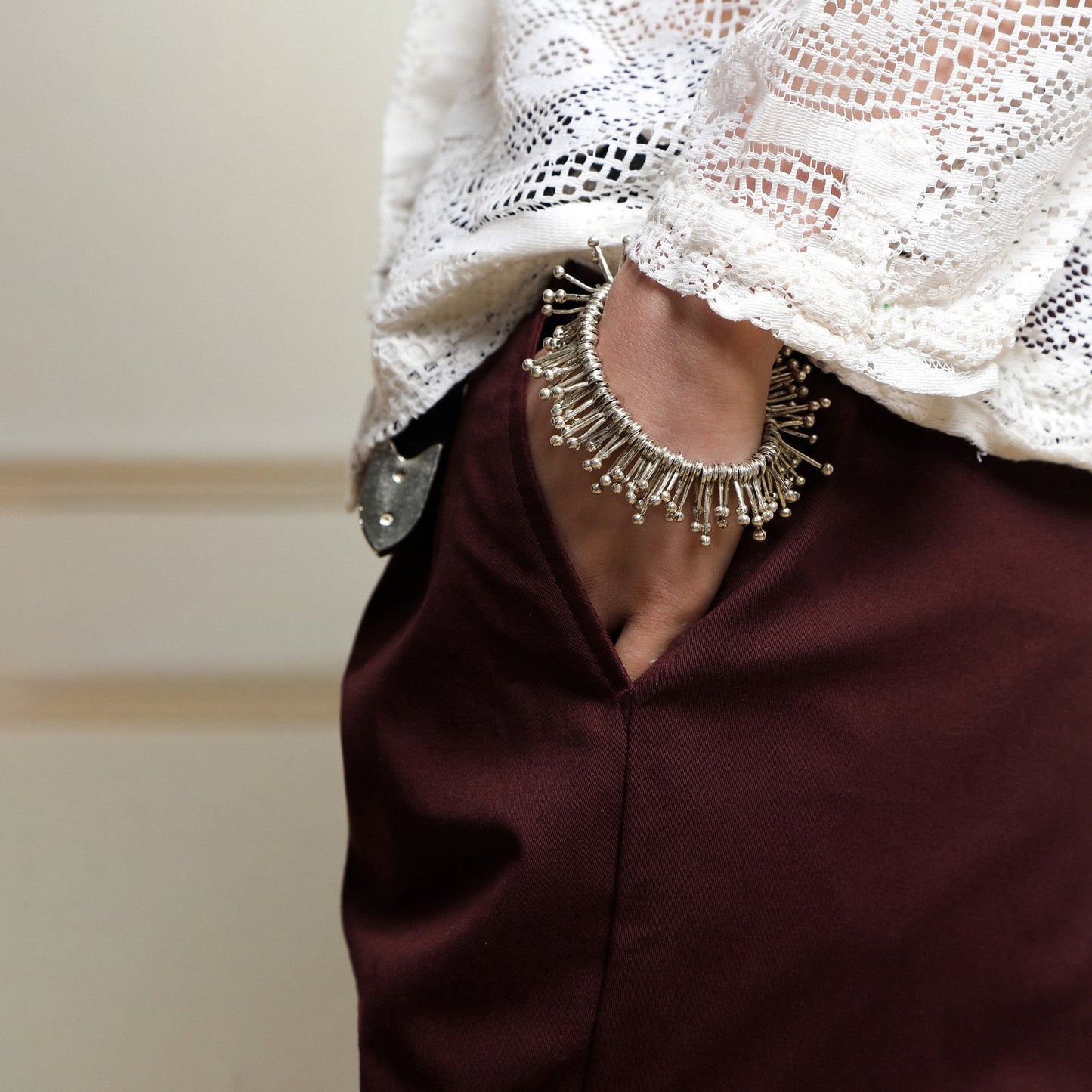 【🎁 B2G1｜先行スタート！】【グッズ】ユニセックス 中性デザイン 不規則ロング＆ショートタッセル ヴィンテージ調メタル ゴムブレスレット