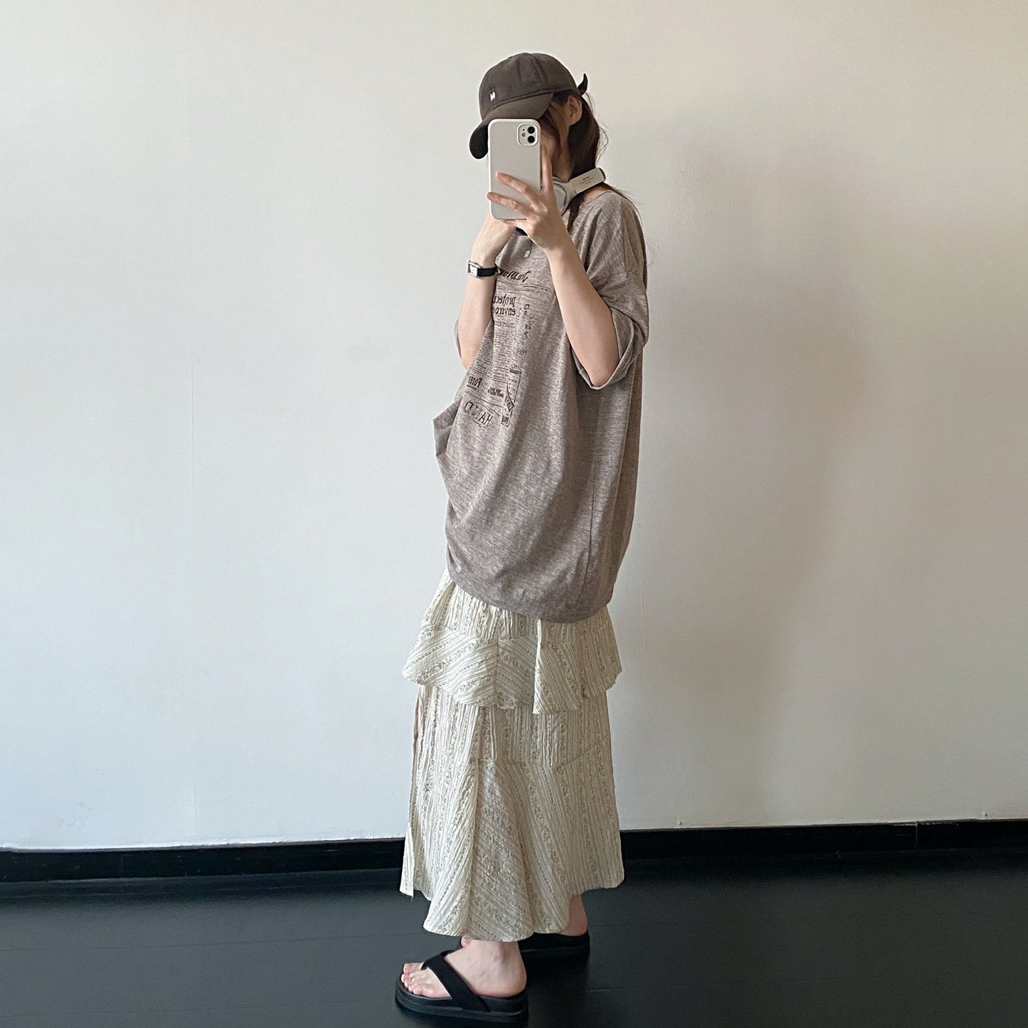 【トップス】ヴィンテージ風 Tシャツ レディース 夏 ミルクティーブラウン 半袖 レタープリント ダメージ加工 ルーズフィット ダークシック 人気【FCシリーズ】