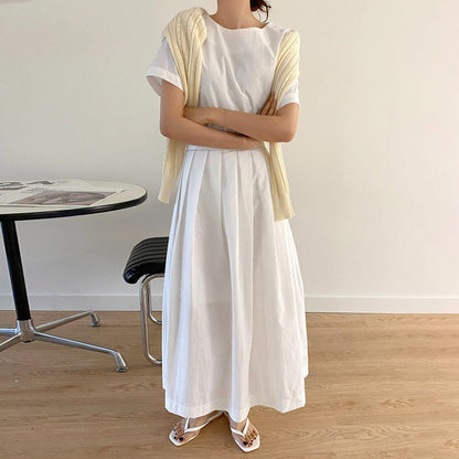 【ワンピース】フレンチシックな夏ワンピ｜クルーネック×タック入りウエストマークデザインで細見え◎