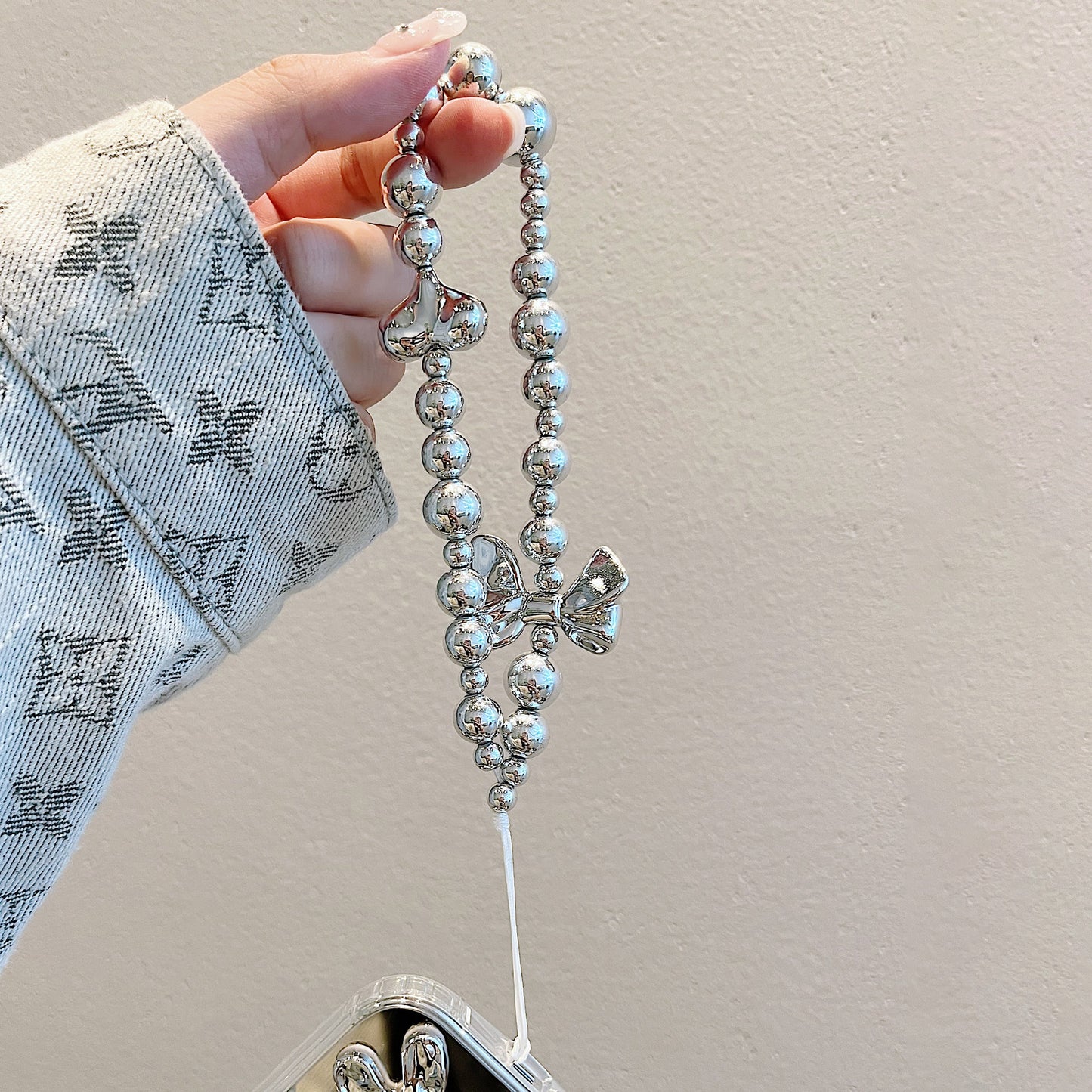 【グッズ】iPhone 15 Pro Max / 16 Pro / 14 / 13 Pro / 12 / 11 用 高級感 インスタ風 メッキ加工 シワ加工 立体ハート 気質レディース ブレスレット風 ミラーケース スマホカバー