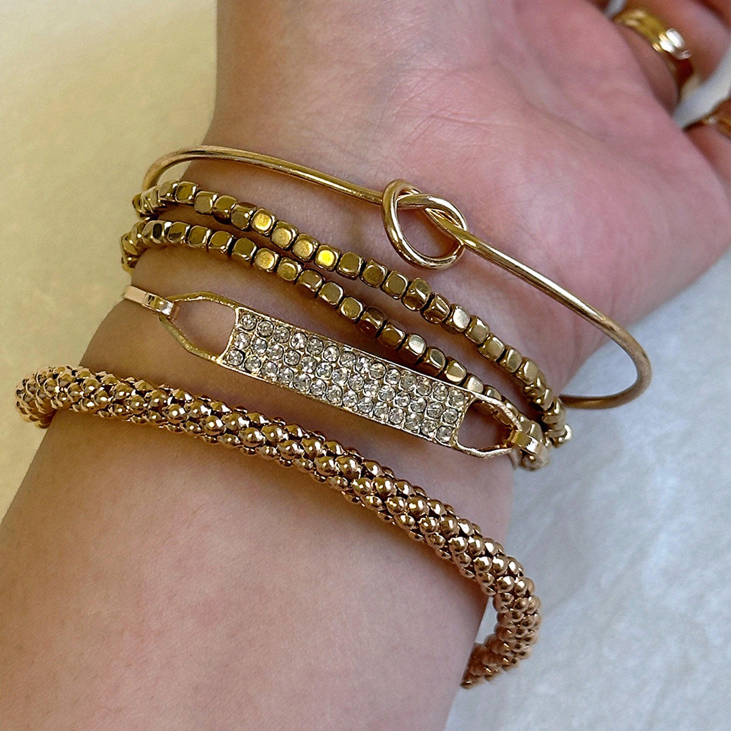 【グッズ】セット！ヴィンテージメタルバングル 重ね付け 欧米風ブレスレット