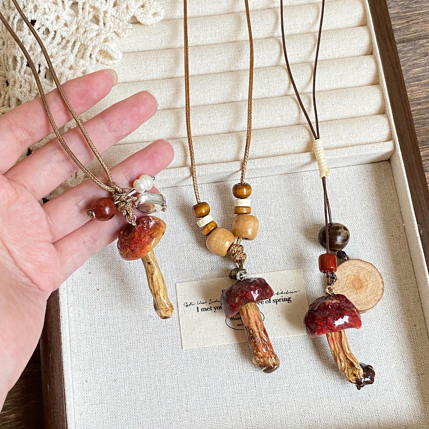 【🎁 B2G1｜先行スタート！】【グッズ】 天然キノコモチーフビーズネックレス レディース 森系 ロング丈 ニットチェーン 個性派 民族風アクセサリー