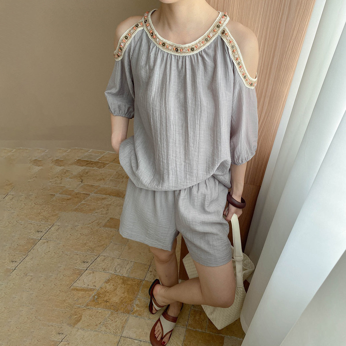 2点セット！【セットアップ】編み込みビーズ オフショルダーブラウス＋ワイドレッグショートパンツ 上下セット【JZシリーズ】