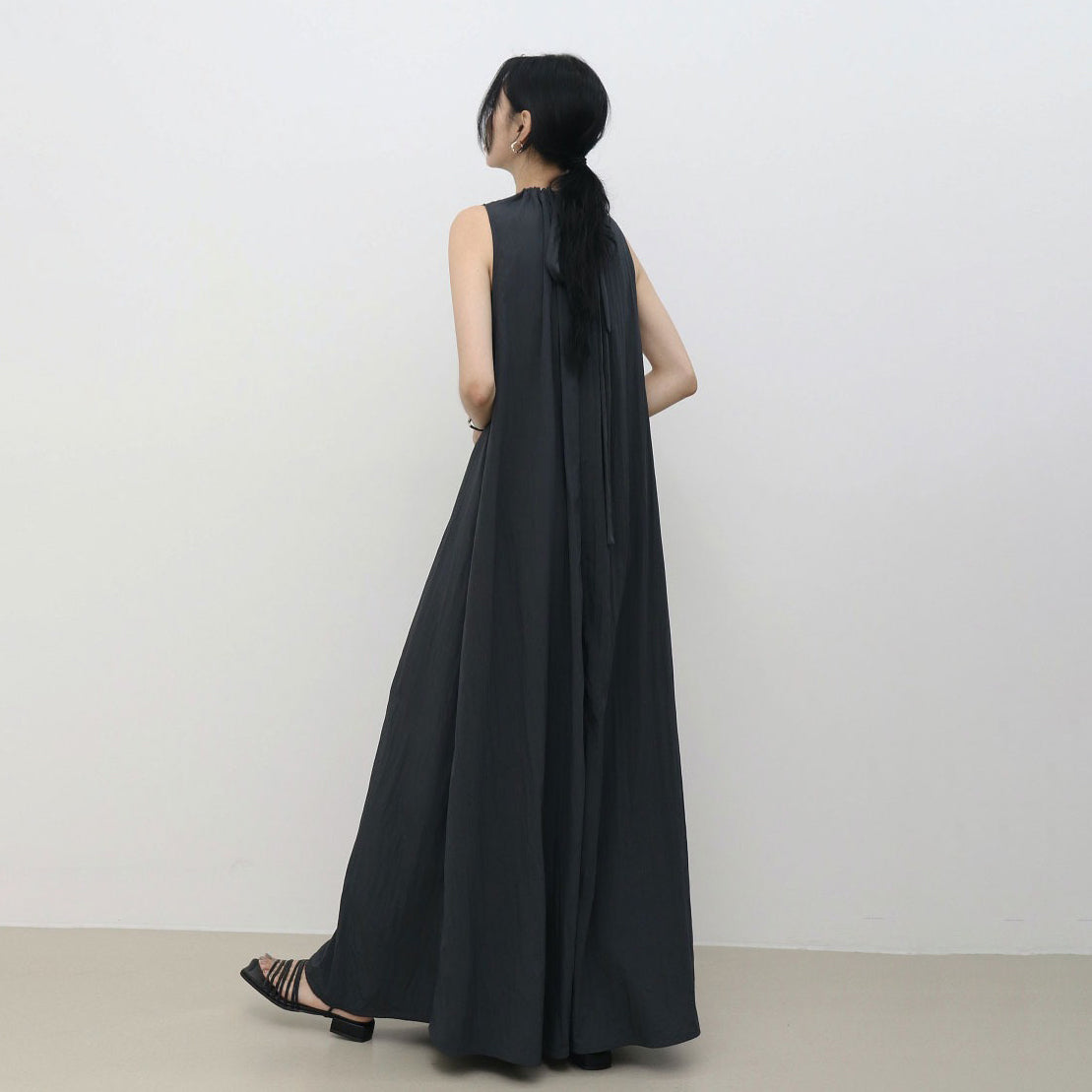 【ワンピース】韓国chicミニマルノースリーブワンピース｜クルーネック 大人シンプルロングドレス【JZシリーズ】