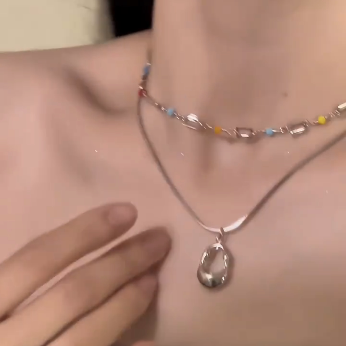 【グッズ】🌈「カラフルドーパミン」新作 レディース ダブルレイヤーネックレス 春夏 鎖骨チェーン 上品見え おしゃれアクセサリー