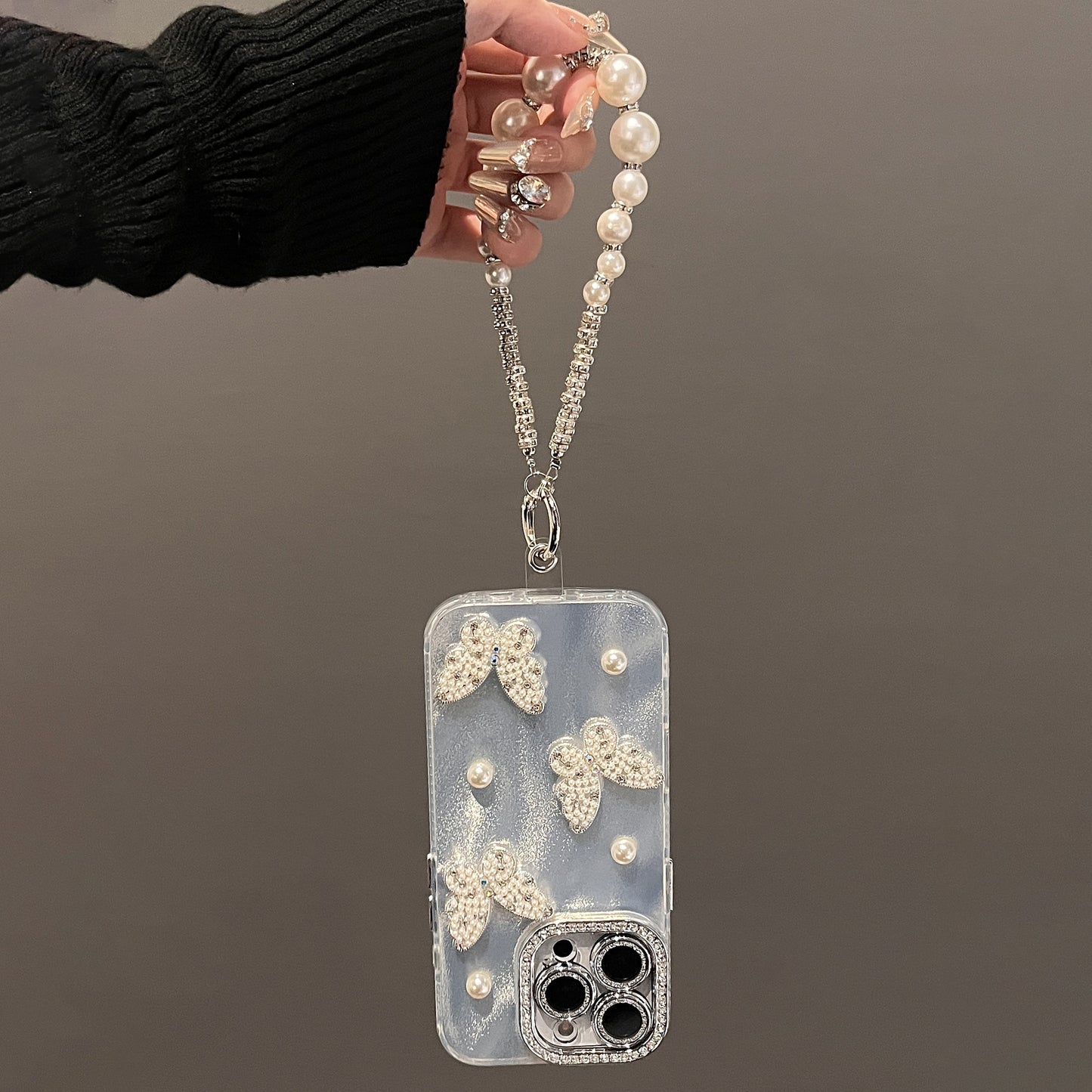 【グッズ】iPhone 16 Pro Max / 15 Pro / 14 Plus / 13 / 12 Pro / 11 用 高級感 ラグジュアリー 新作 立体パール 蝶モチーフ キラキラ ミラーケース レディース スマホカバー