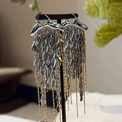 【グッズ】フリンジリーフ 大ぶりイヤリング レディース 個性派 小众デザイン 高級感 おしゃれ ピアス