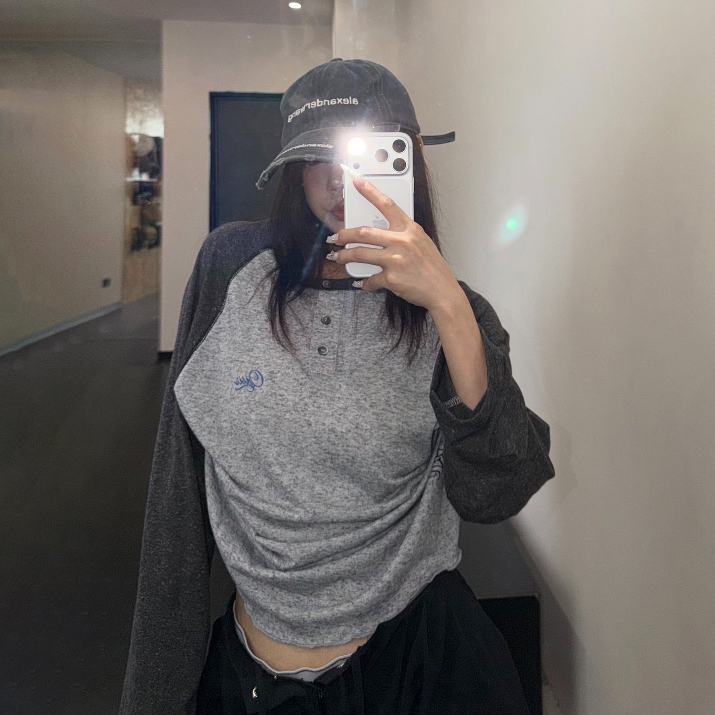 【トップス】レトロ配色ショート丈ロンT レディース 薄手 リラックス 秋コーデ 長袖Tシャツ【FCシリーズ】