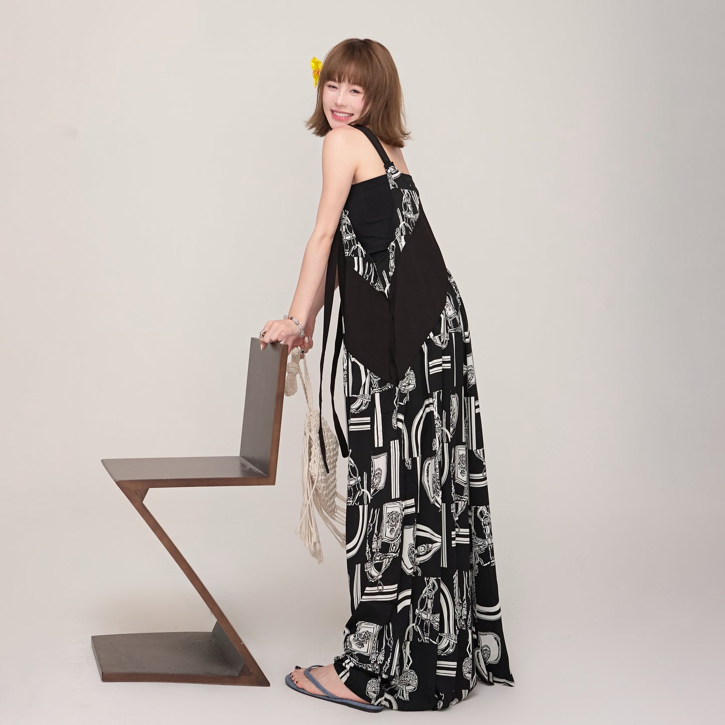 【ボトムス】ミュージックムード漂う Vネックサロペット ゆったりオーバーサイズ 春夏新作 ワイドパンツオールインワン【SHシリーズ】