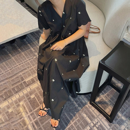 【ワンピース】花柄刺繍ワンピース レディース 半袖 リトルブラックドレス 夏ゆったり Vネック 上品スリム見え【SHシリーズ】