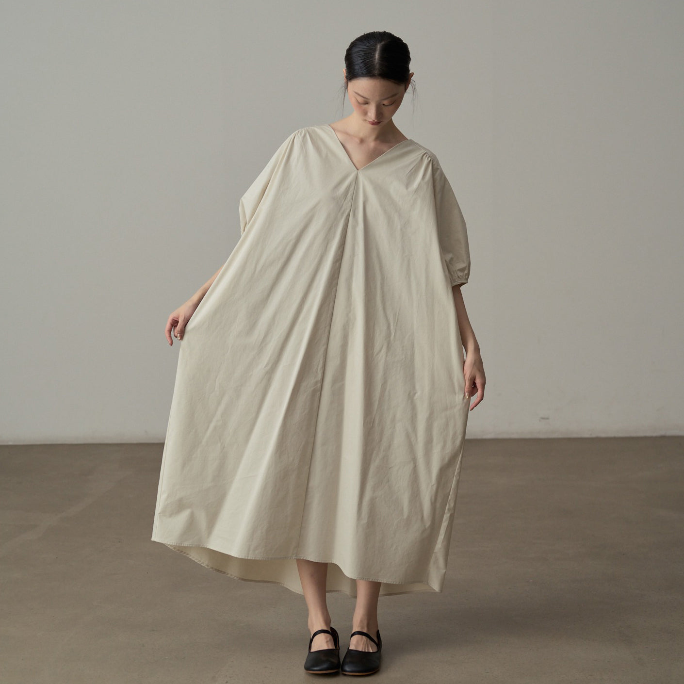 【ワンピース】夏新作 フランス風 Vネック パフ袖 無地ロングドレス 後ろ開き ゆったりシルエット 半袖ワンピース【JZシリーズ】