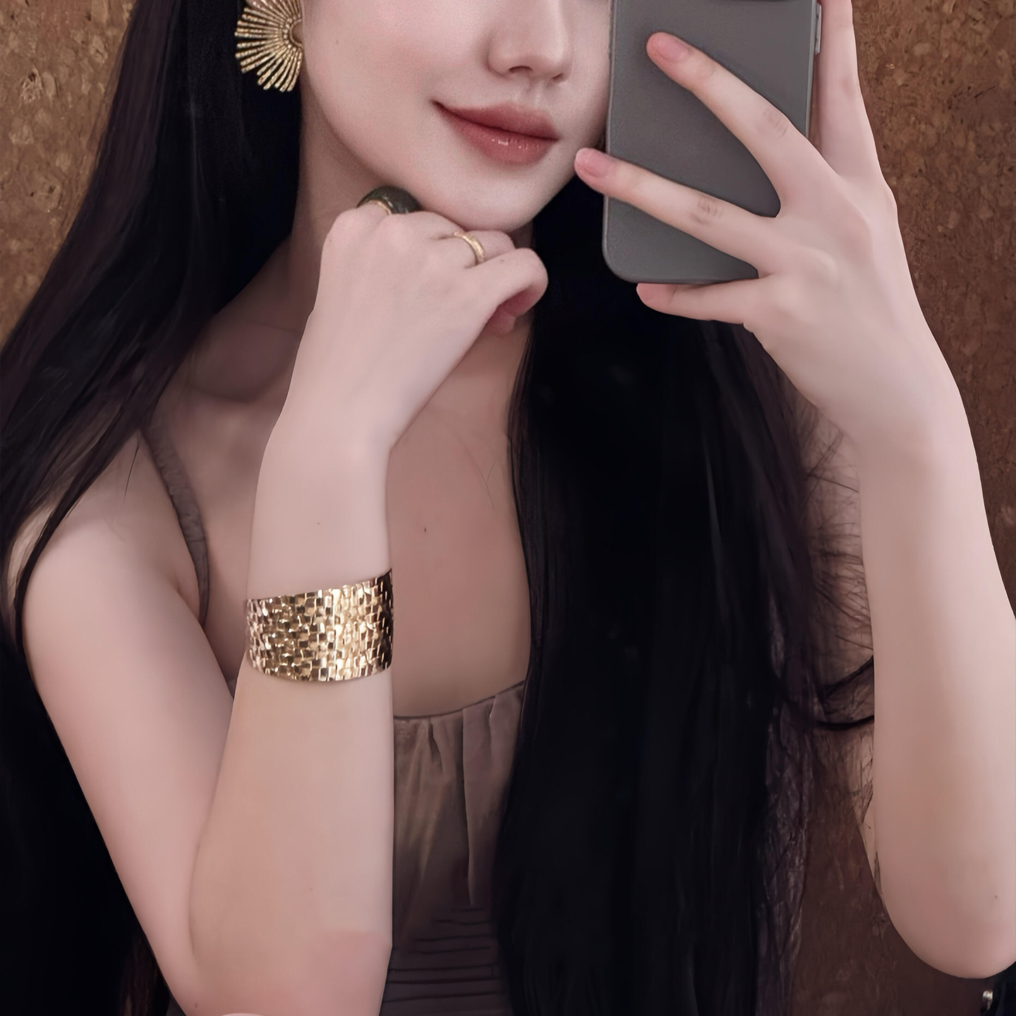 【グッズ】ワイドメタルジオメトリックバングル オープンデザイン 高級感アームアクセ