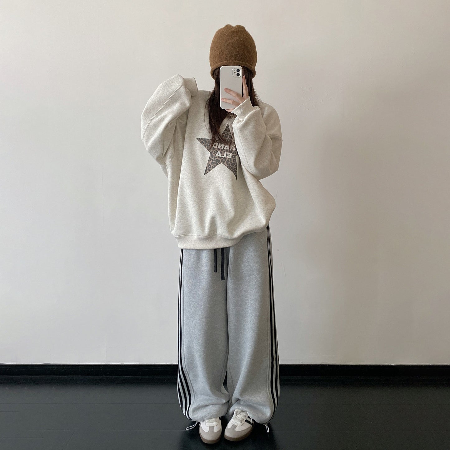 【トップス】裏起毛・厚手 ヒョウ柄スター パーカー ヴィンテージ風 ルーズ スウェット【FCシリーズ】