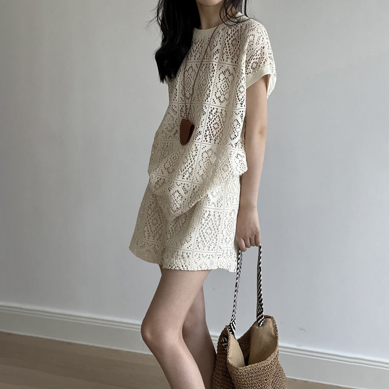 2点セット【セットアップ】カジュアルゆったりアイレット風 上下セットアップ 夏デザイン感あるクルーネックTシャツ＋ハイウエストショートパンツ【JZシリーズ】