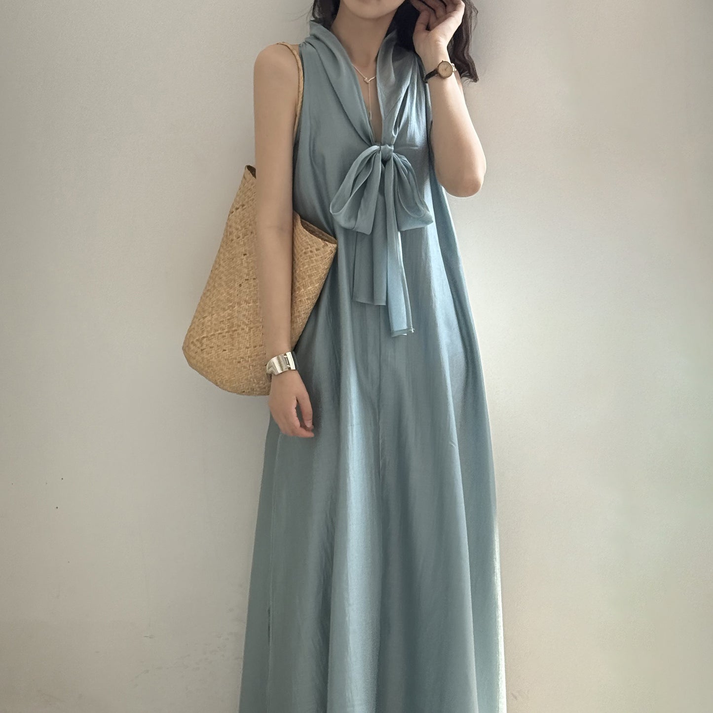 👉 翌日発送⚡在庫限り！【ワンピース】夏新作 フレンチエレガンス テンセル素材 リボンタイ ネックホルター ゆったり ノースリーブワンピース【JZシリーズ】