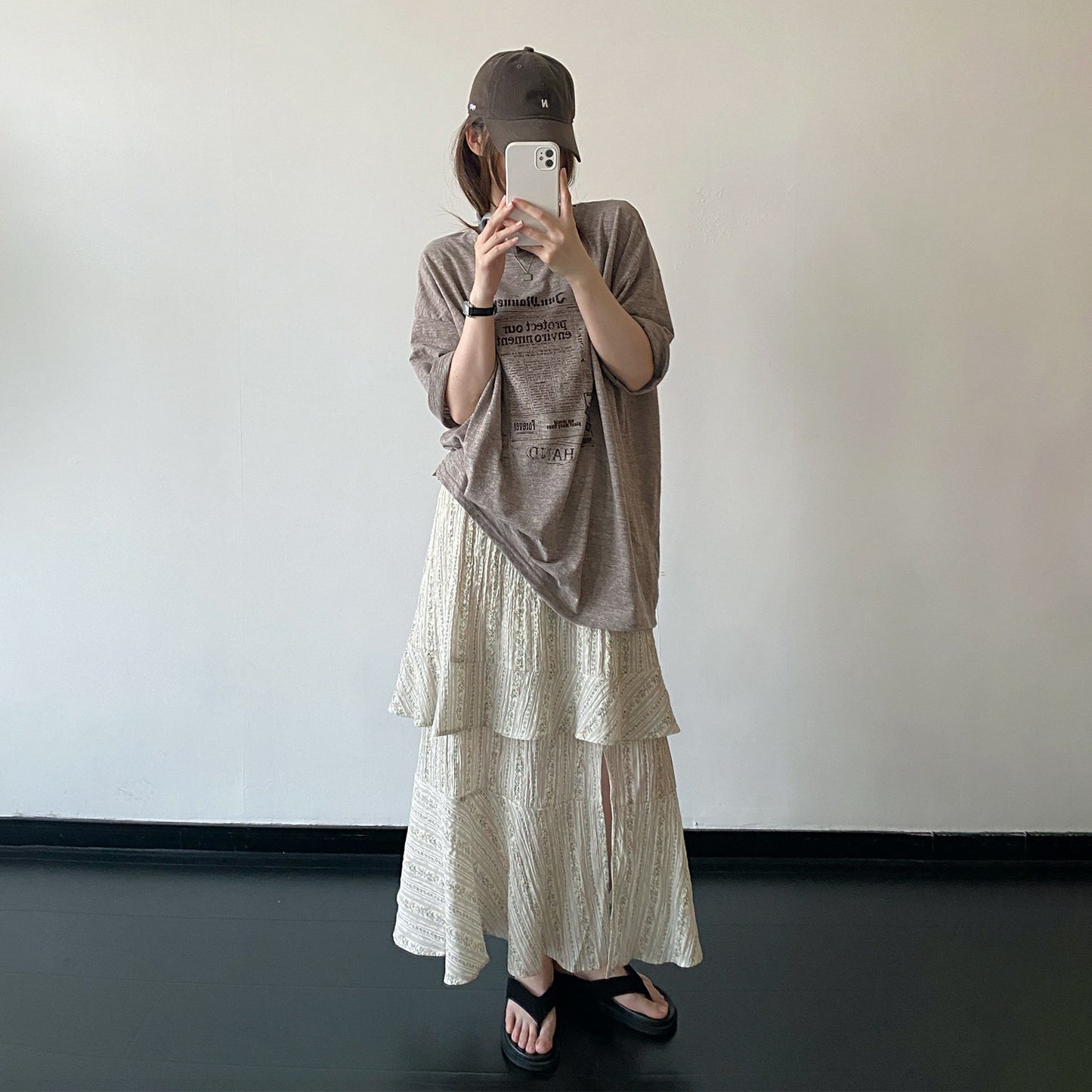 【トップス】ヴィンテージ風 Tシャツ レディース 夏 ミルクティーブラウン 半袖 レタープリント ダメージ加工 ルーズフィット ダークシック 人気【FCシリーズ】