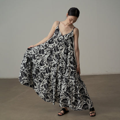 【ワンピース】フレンチシックなモノクロ花柄ワンピース ノースリーブ ゆる可愛スリム見えデザイン【SHシリーズ】