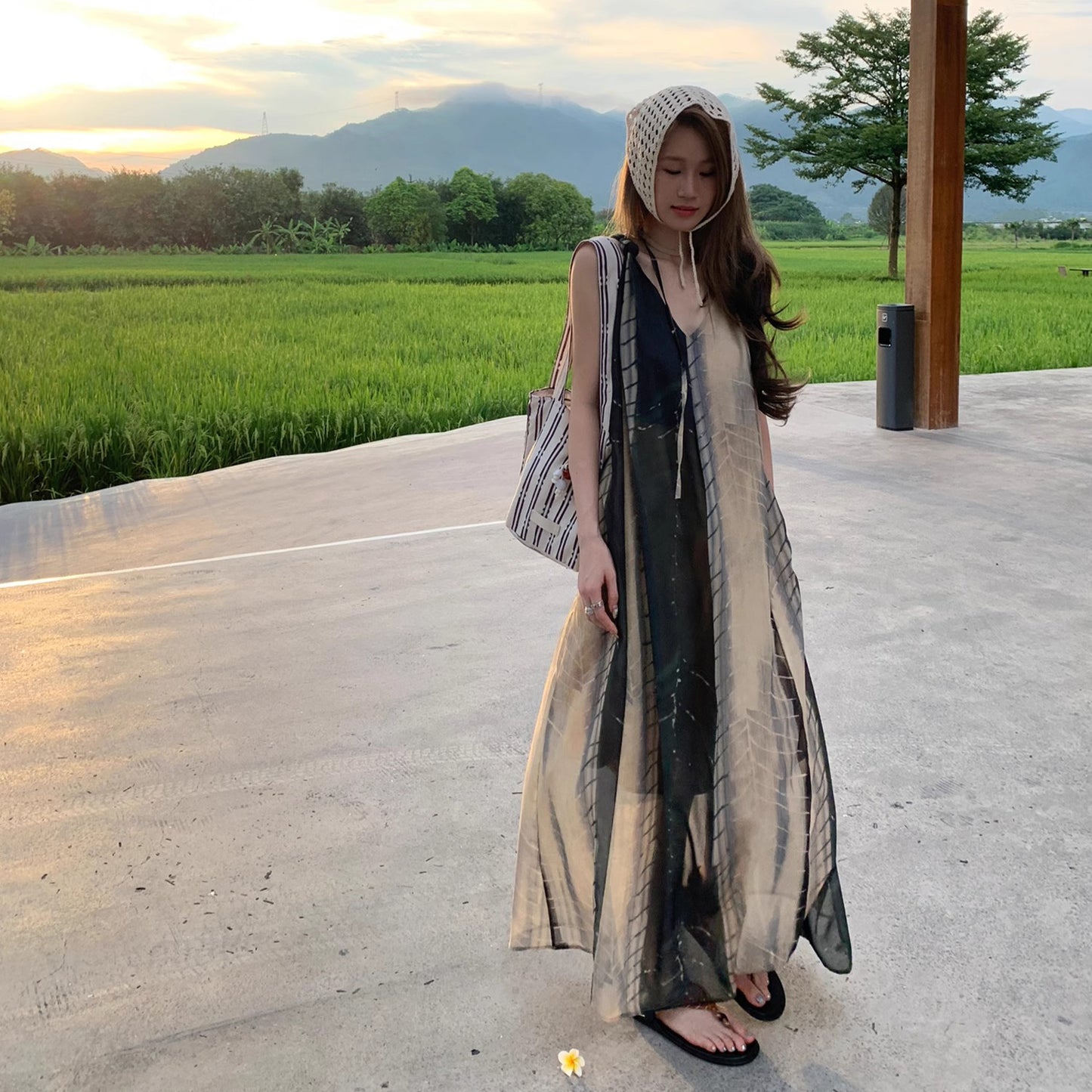 【ワンピース】アートプリント × デザイン感のある 夏用ノースリーブ Vネック タンクトップ風ロングワンピース【SHシリーズ】