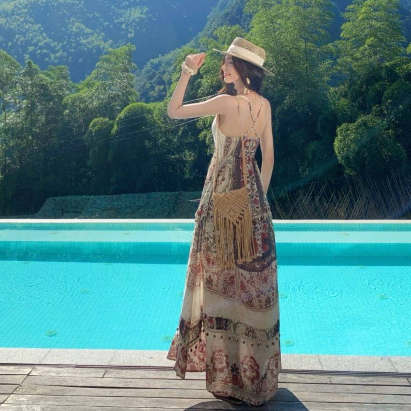 【ワンピース】エスニックボヘミアン風 花柄キャミワンピース Vネック ロング丈 海辺&旅行コーデ バカンスドレス【SHシリーズ】