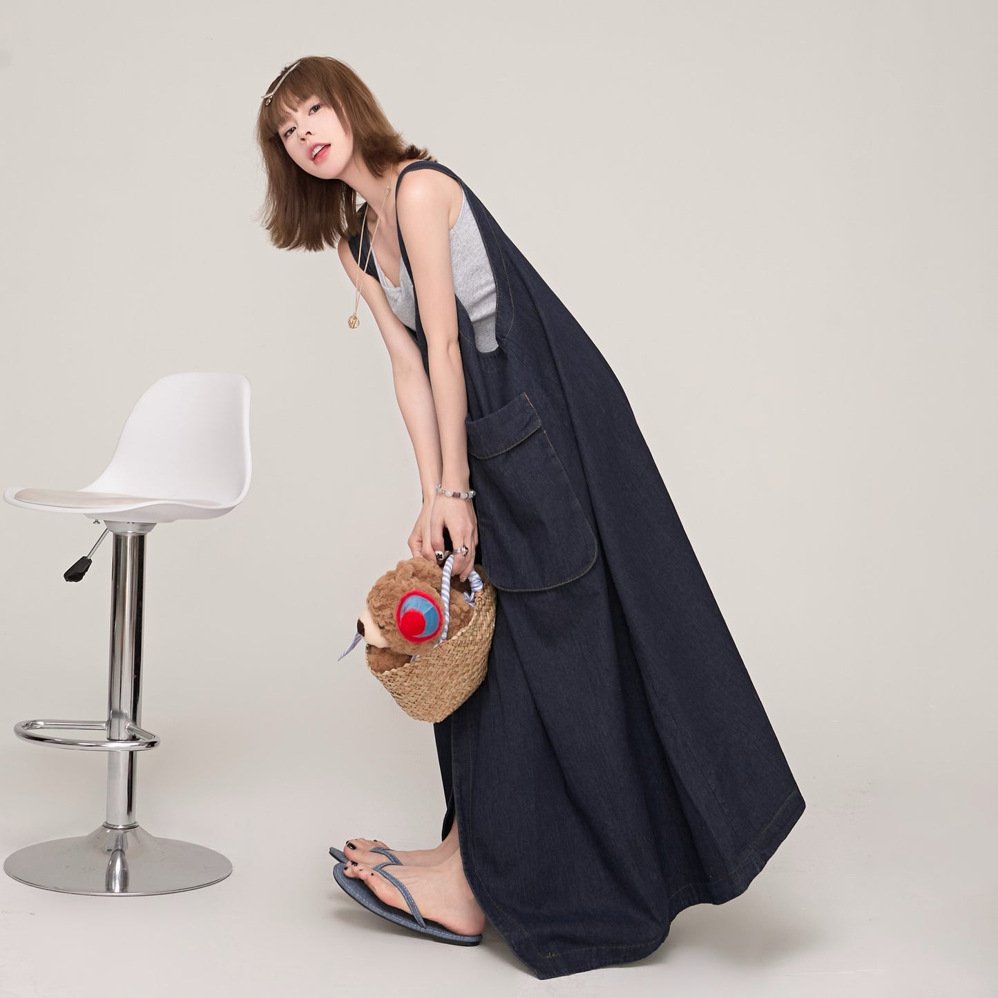 【ワンピース】夏 トレンド感漂う レトロデニム Vネック ノースリーブサロペットワンピース ゆったりシルエット 着痩せ効果【AHシリーズ】