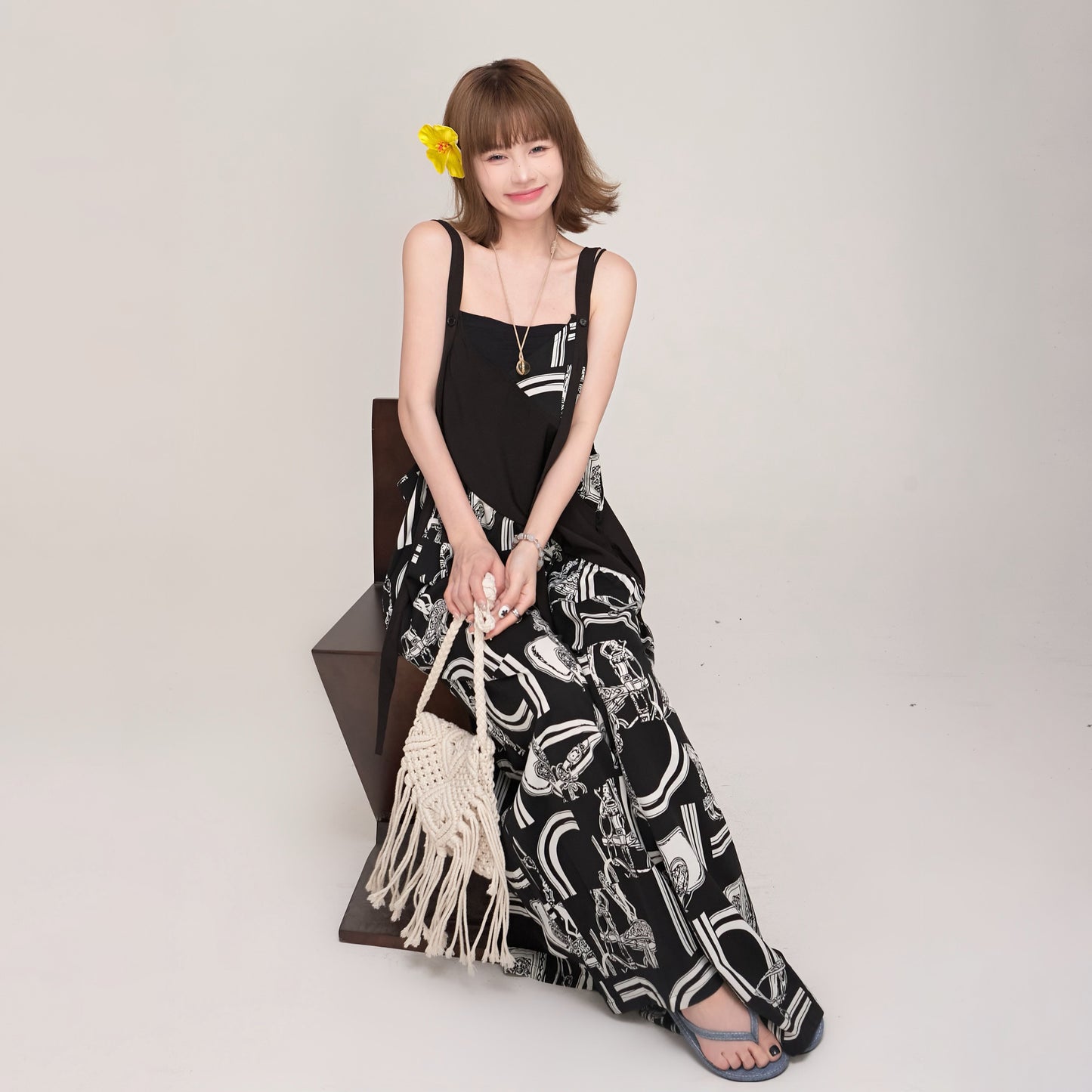 【ボトムス】ミュージックムード漂う Vネックサロペット ゆったりオーバーサイズ 春夏新作 ワイドパンツオールインワン【SHシリーズ】