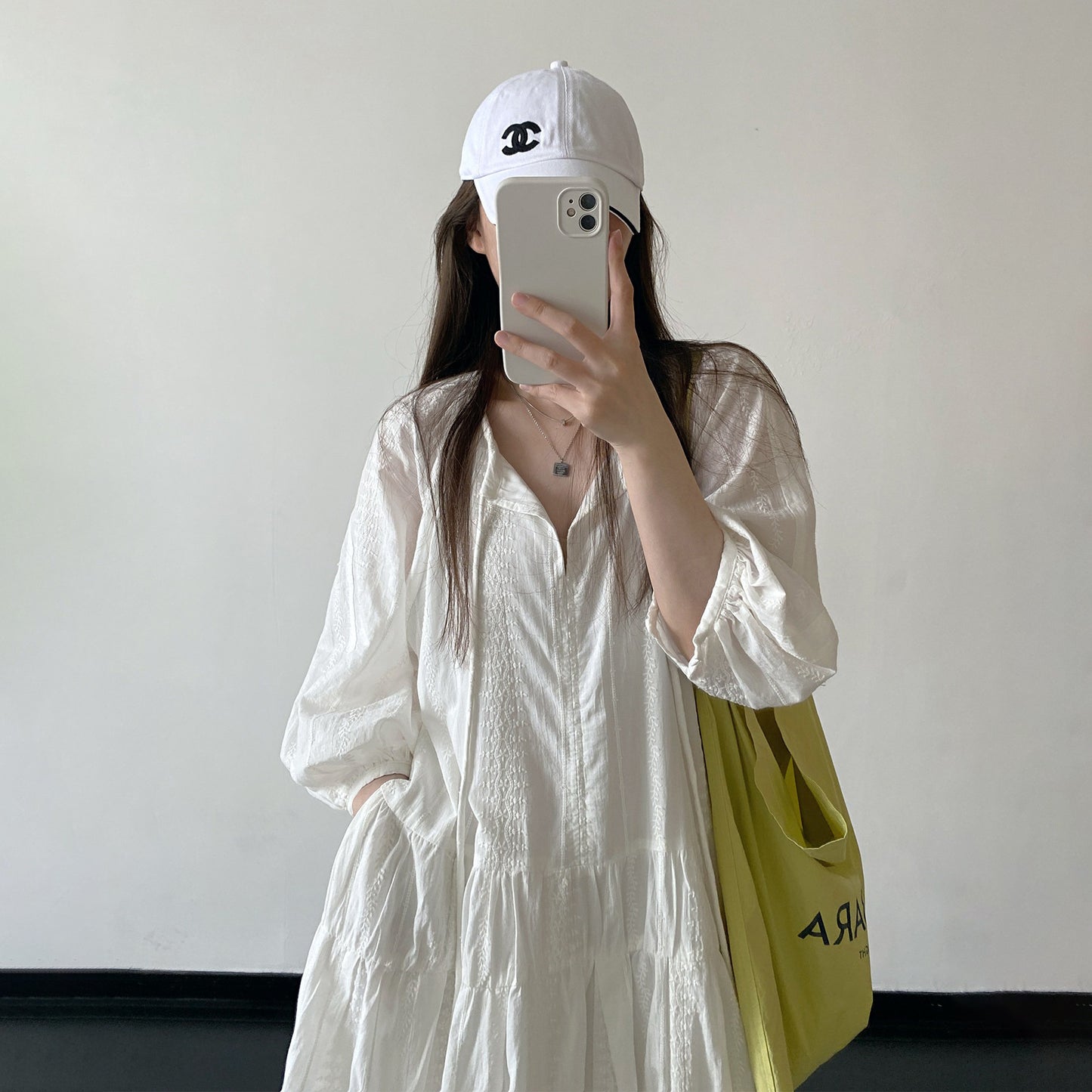 【ワンピース】レディース ホワイト 長袖 ワンピース フレンチリゾート レースアップ デザイン ロングワンピース テクスチャー素材 上品 きれいめ 夏【FCシリーズ】