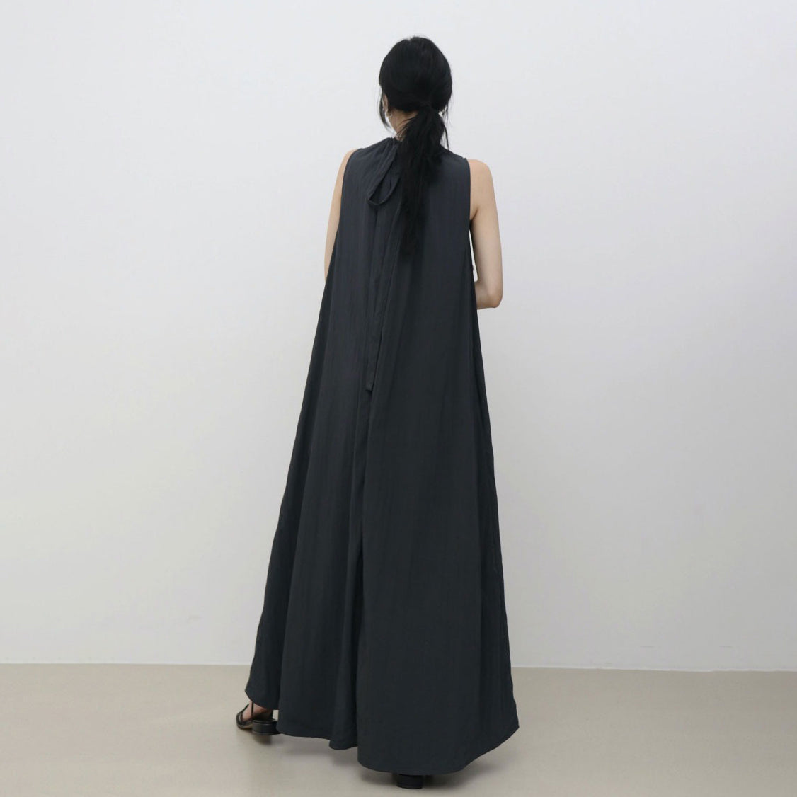 【ワンピース】韓国chicミニマルノースリーブワンピース｜クルーネック 大人シンプルロングドレス【JZシリーズ】