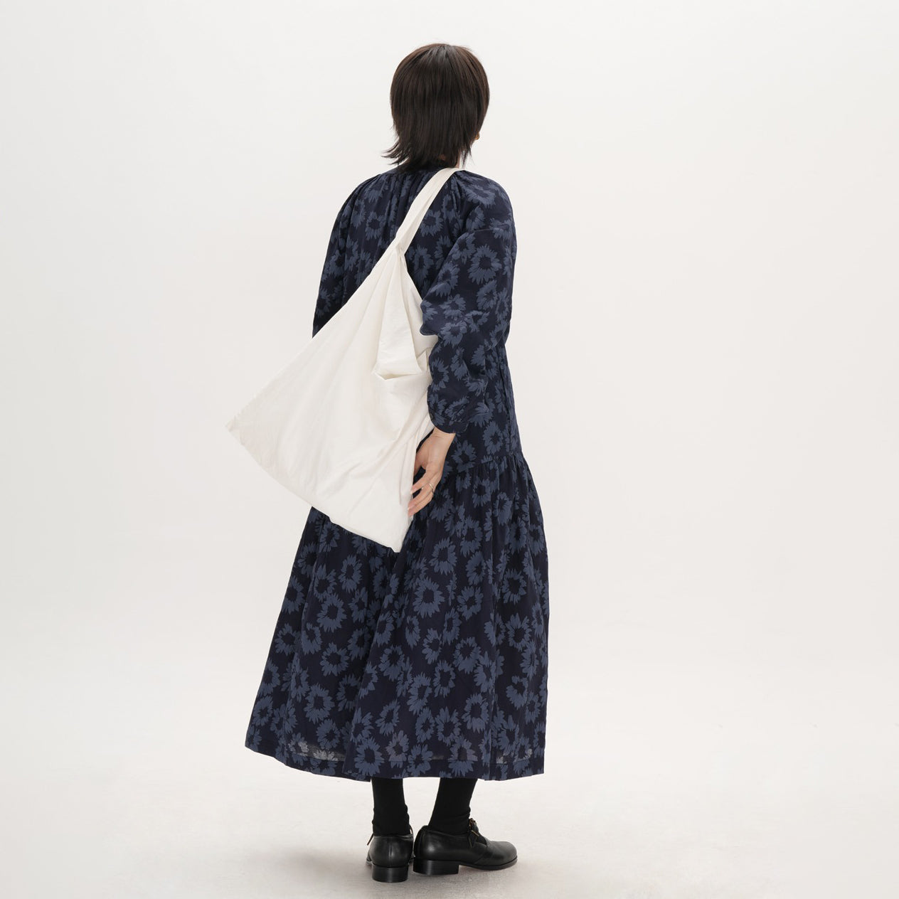 【ワンピース】小花柄 レディース 大きめサイズ ゆったり 体型カバー ミディアムロング丈 レトロ文芸風 長袖ワンピース【JZシリーズ】【SHシリーズ】